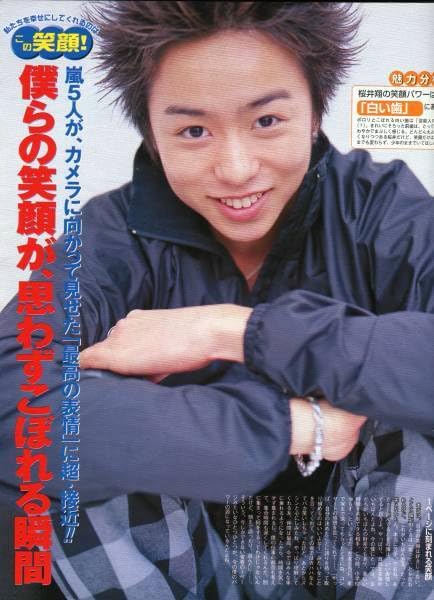 Amazon.co.jp: ／ 嵐 笑顔が思わずこぼれる瞬間＆野外ライブレポ